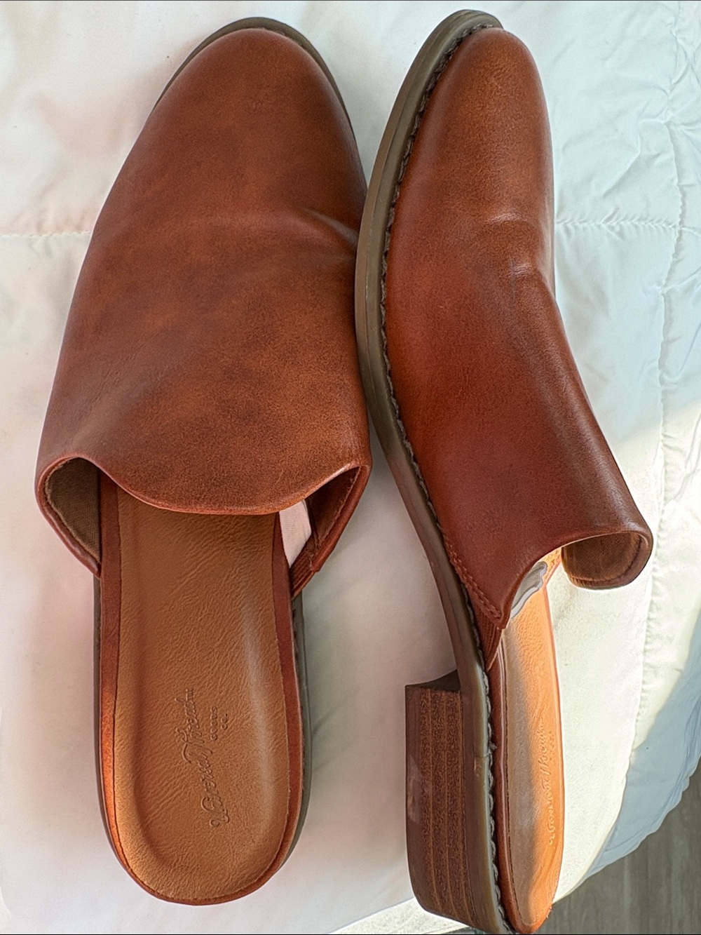 Universal Thread Women's Chestnut Tan Leather Slip-On Mules